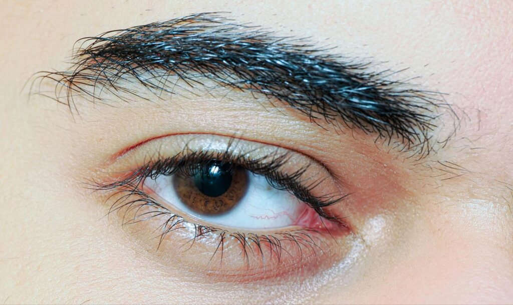 「眉毛サロンにかかる時間と効果の持続期間」の見出しイメージ